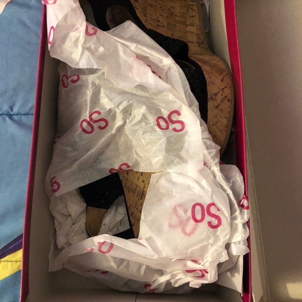 Shoes - Picture 3 of 7